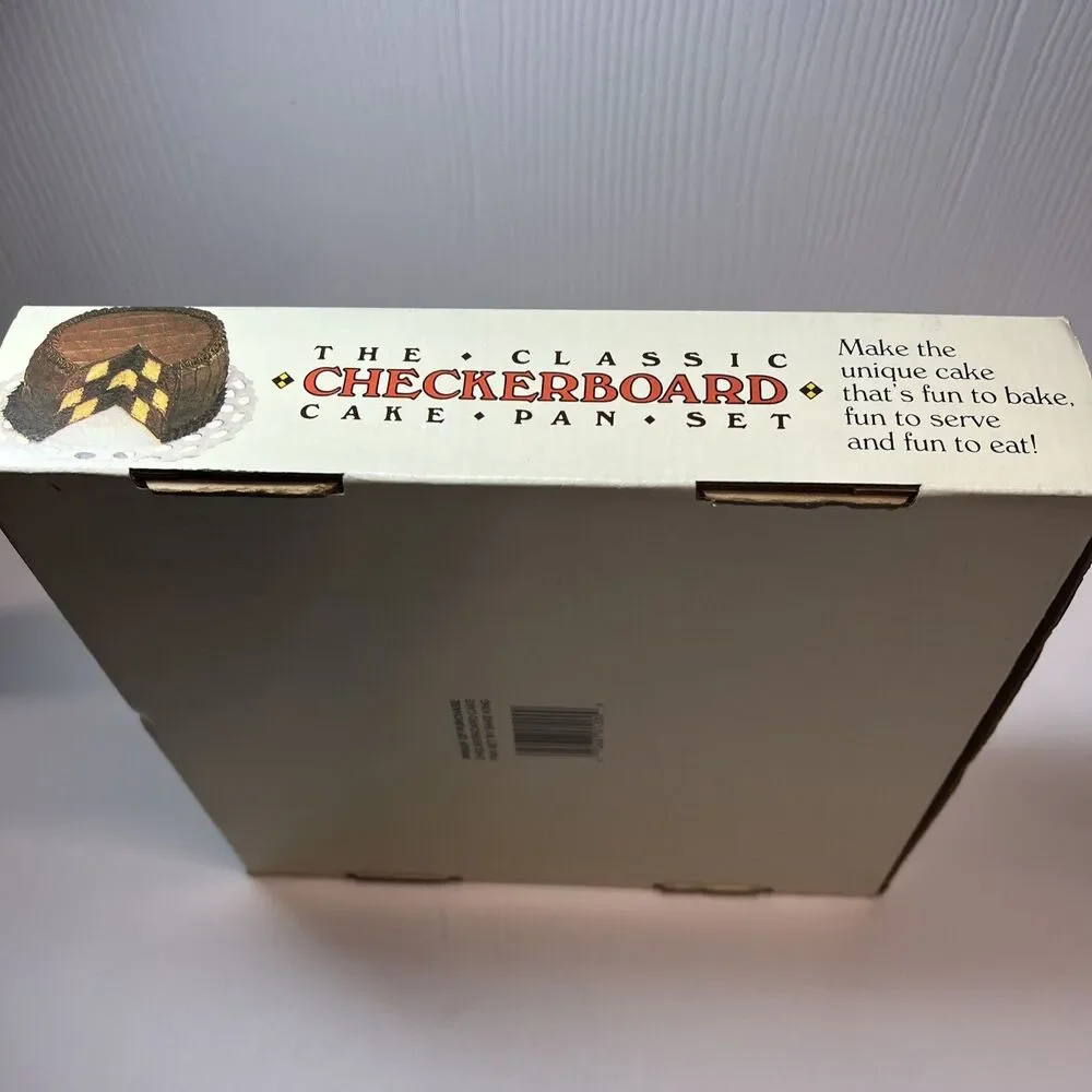 The Classic Checkerboard Cake Pan Set︱Box and Instructions Included